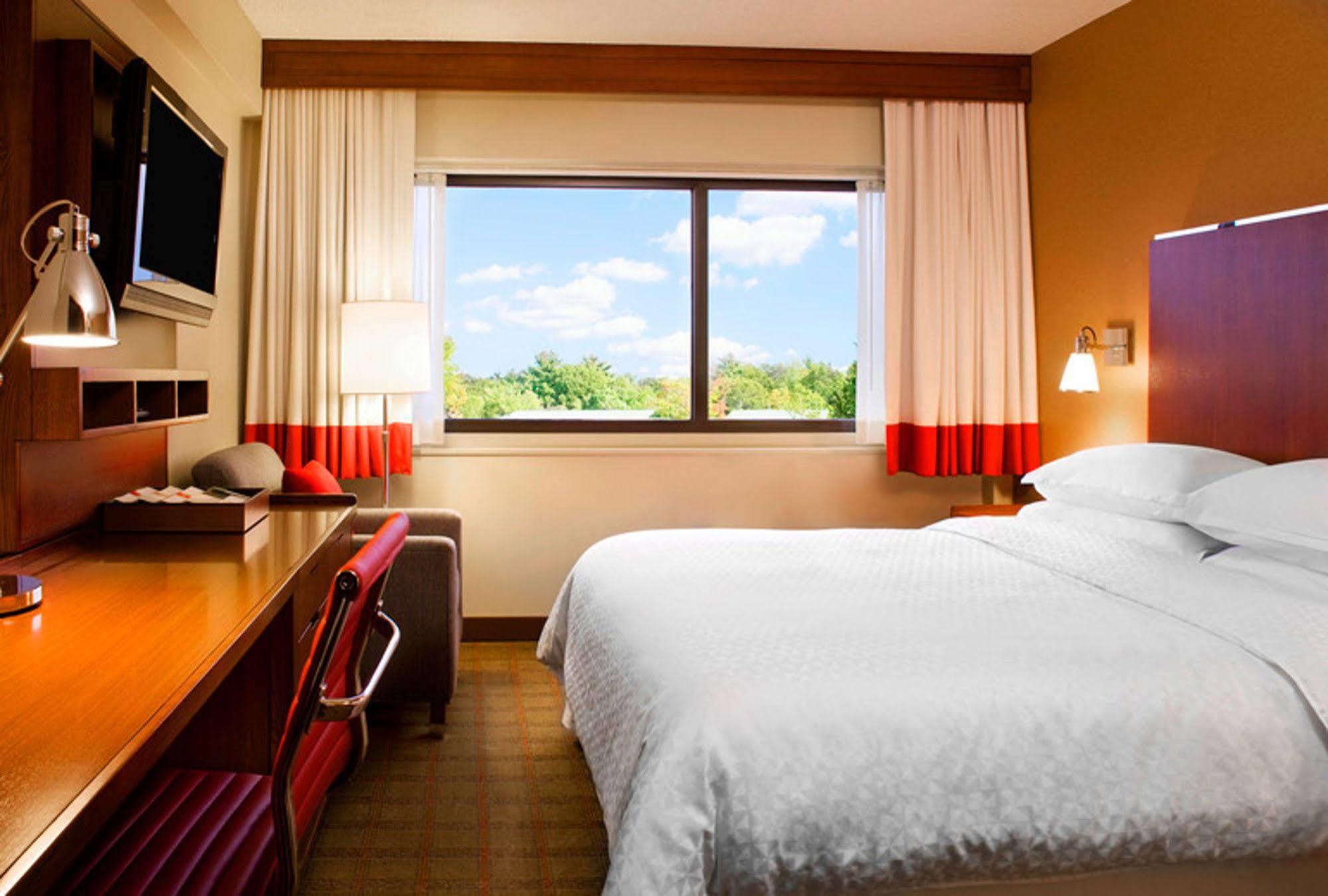 Four Points By Sheraton Cleveland Airport Exterior foto